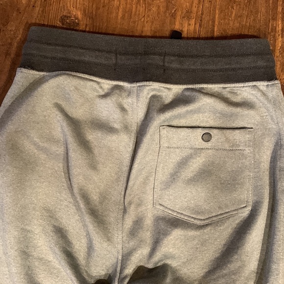 Men’s Burton pants - Picture 5 of 9